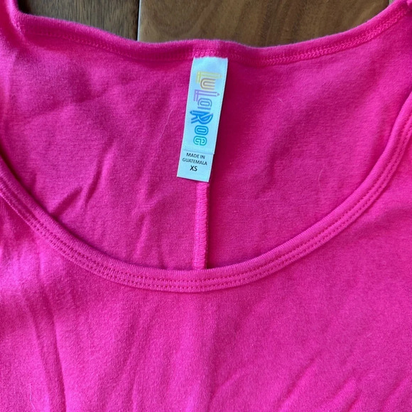 LuLaRoe Hot Pink Perfect Tee size XS - Picture 2 of 2